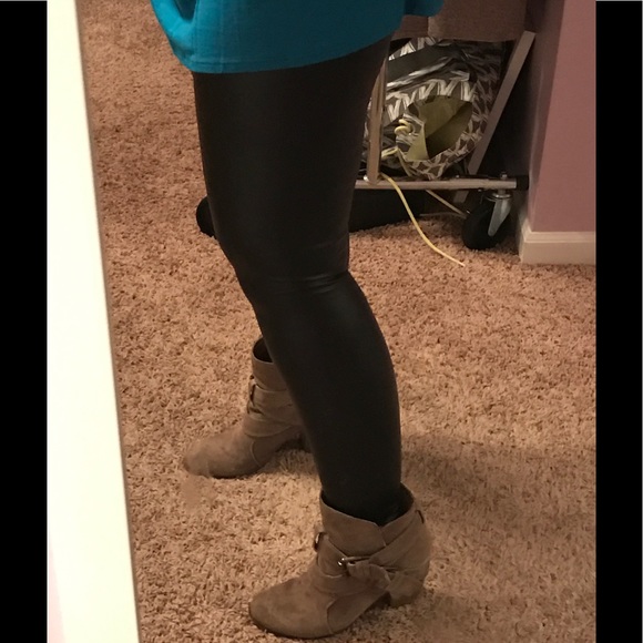 Faux leather leggings - Picture 2 of 2